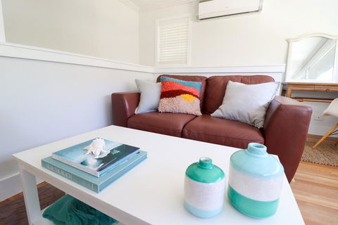 Palms Studio Apartment At Raffetys Resort - Redcliffe Tourism 3