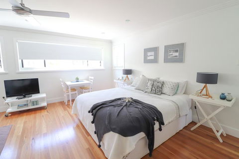 Palms Studio Apartment At Raffetys Resort - Redcliffe Tourism 1
