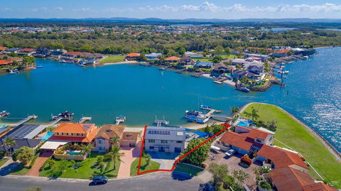 Pandanus - Redcliffe Tourism 1