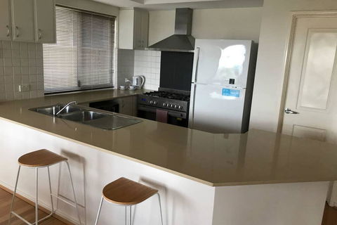 Panoramic Blue Bay Views - 3 Bedroom Townhouse - Redcliffe Tourism 3