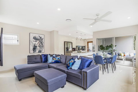 Park Avenue Luxe Townhouse Brand New Sleeps 9 - Redcliffe Tourism 0
