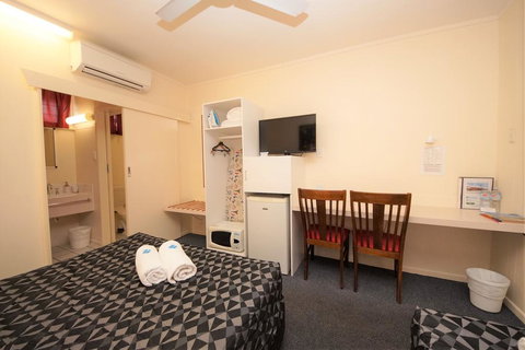 Parkside Motel & Licensed Restaurant - Redcliffe Tourism 2