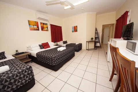 Parkside Motel & Licensed Restaurant - Redcliffe Tourism 1