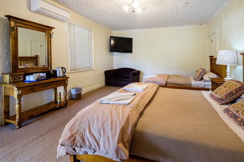 Peel Inn Nundle - Redcliffe Tourism 2