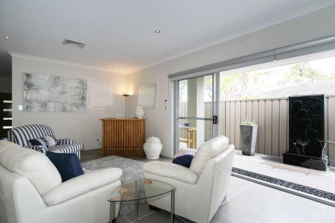 Penguin 4 Bedroom House By Shoalwater Executive Homes - Redcliffe Tourism 2