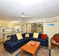 Pet Friendly Beach Home - Redcliffe Tourism