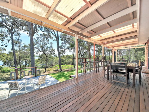 Pet Friendly Waterfront Holiday House On Peacefull Island With Bikes And Kayaks - Redcliffe Tourism 2