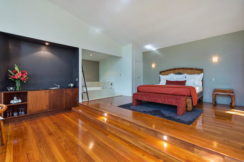 Pethers Rainforest Retreat - Redcliffe Tourism 3