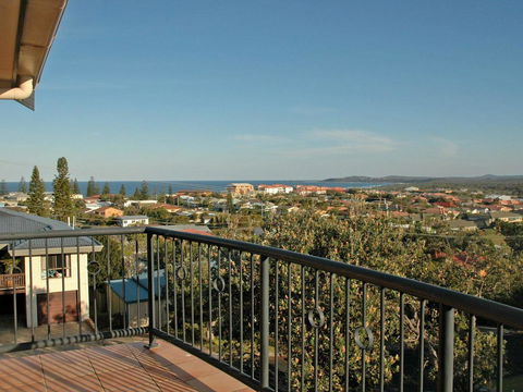 Phoenix Terrace -townhouse Yamba - Redcliffe Tourism 0