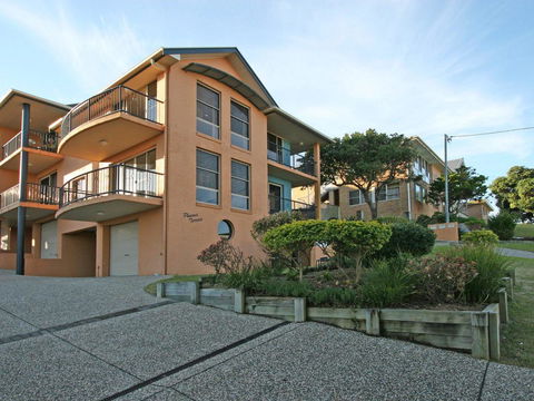 Phoenix Terrace -townhouse Yamba - Redcliffe Tourism 3