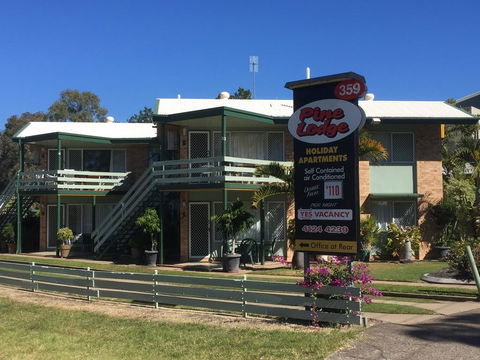 Pine Lodge - Redcliffe Tourism 0
