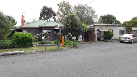 Pinewood Caravan Park - Redcliffe Tourism 2