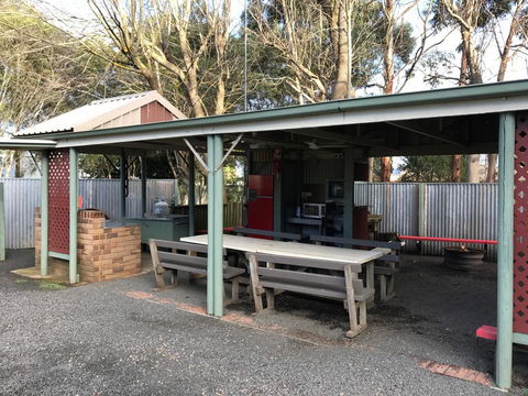Pinewood Caravan Park - Redcliffe Tourism 0
