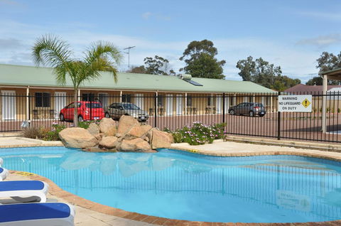 Pinjarra Resort - Redcliffe Tourism 1