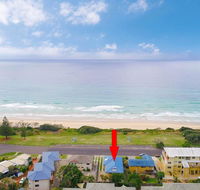 Pippi View 2 Top - across the road from the beach - Redcliffe Tourism