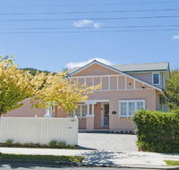 Plum Tree Cottage - warm cosy  walk to town - Redcliffe Tourism