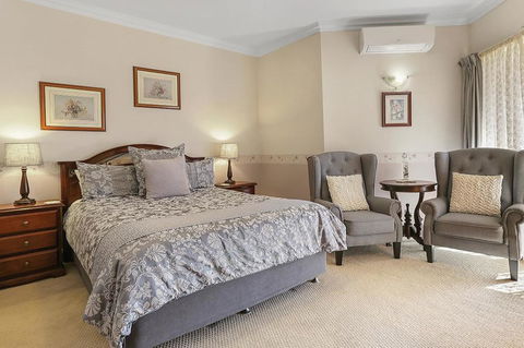 Plumes On The Green Boutique Bed & Breakfast - Redcliffe Tourism 1