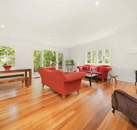 Poet's Cottage - Fireplace Close to Treks - Redcliffe Tourism