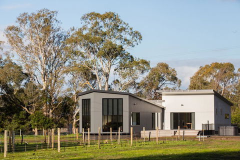 Pomonal Estate Mt Cassell Villa - Redcliffe Tourism 0