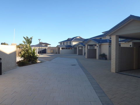 Port Denison Beach Resort - Redcliffe Tourism 3
