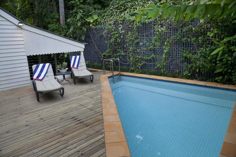 Port Douglas Cottage & Lodge - Redcliffe Tourism 1