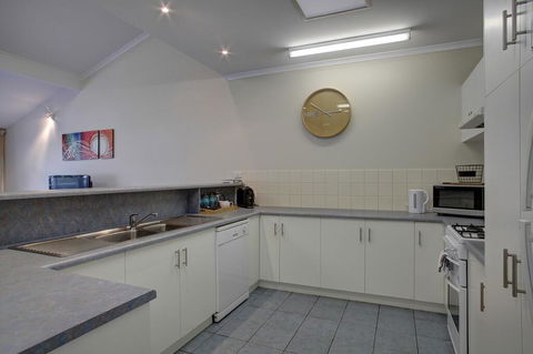 Port Lincoln Foreshore Apartments - Redcliffe Tourism 3