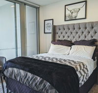 Presidential 3-bed 2-bath balcony with pool included - Redcliffe Tourism