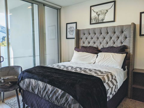 Presidential 3-bed 2-bath, Balcony, With Pool Included - Redcliffe Tourism 0