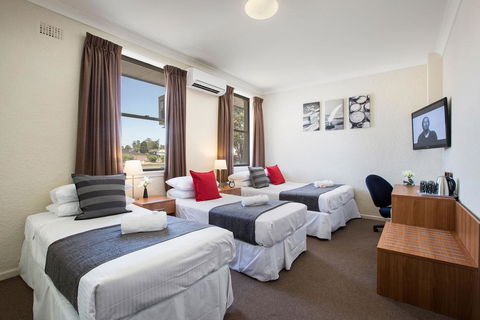 Pritchards Hotel - Redcliffe Tourism 2