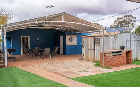 Prospectors Carriage House - Redcliffe Tourism 3