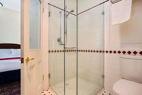 Quality Hotel Bentinck - Redcliffe Tourism 2