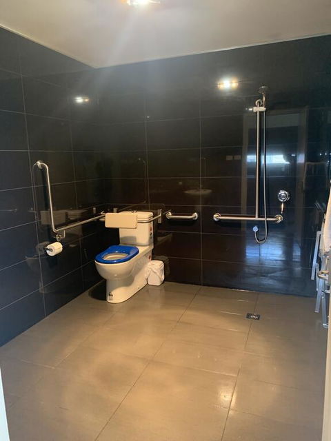 Queens Arms Hotel - Redcliffe Tourism 1