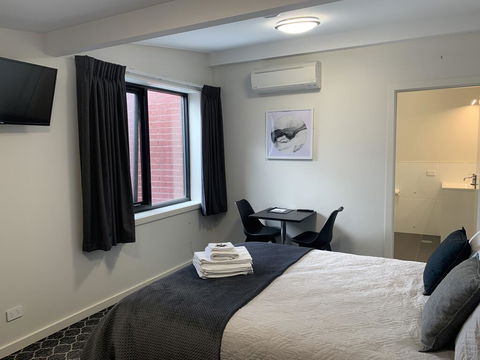 Queens Arms Hotel - Redcliffe Tourism 0
