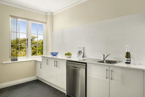 Quest Trinity House - Redcliffe Tourism 3