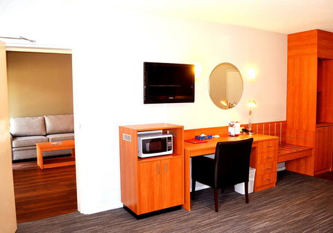 Ramada Hotel & Suites By Wyndham Cabramatta - Redcliffe Tourism 3