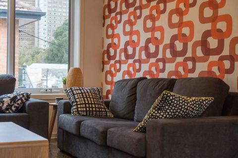 Rare & Spacious Apt W/ City Views Close To CBD/MCG, Free Wi-Fi + Carpark + Netflix - Redcliffe Tourism 1
