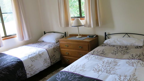 Ravensbourne Escape - Cedar Lodge - Redcliffe Tourism 3