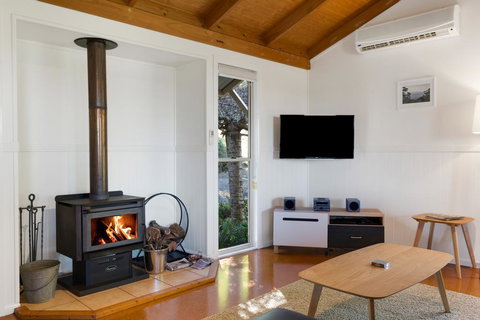 Ravensbourne Escape - Windsong - Redcliffe Tourism 3