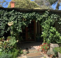 Red Hill Cottage - Redcliffe Tourism