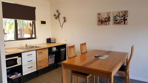 Red Ochre - Large 1BR With Private Courtyard - Redcliffe Tourism 1