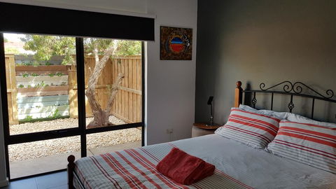 Red Ochre - Large 1BR With Private Courtyard - Redcliffe Tourism 0