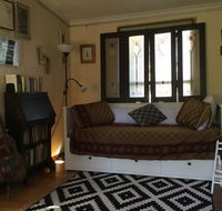 Redhaus Artist Cottage - Redcliffe Tourism