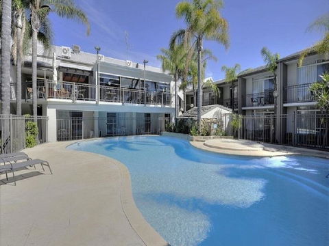 Resort Serviced Apartments - Mandurah - Redcliffe Tourism 0