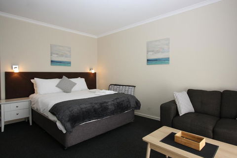 Resort Serviced Apartments - Mandurah - Redcliffe Tourism 2