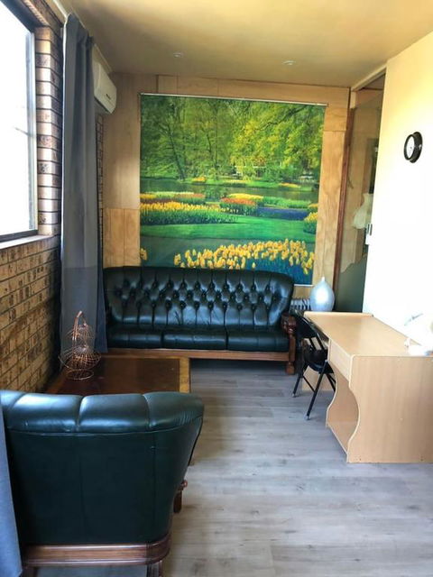 Retro 1bedroom Studio, Close To Airport&CBD - Redcliffe Tourism 3