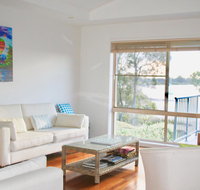 Riverside Views Hawks Nest - Redcliffe Tourism