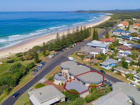 Romiaka 8 - Views Over The Pippi Beach - Redcliffe Tourism 0