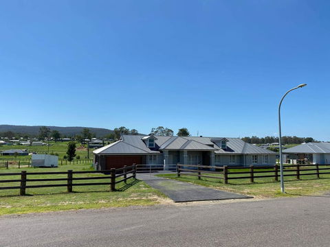 Rosehill Vines - Redcliffe Tourism 2
