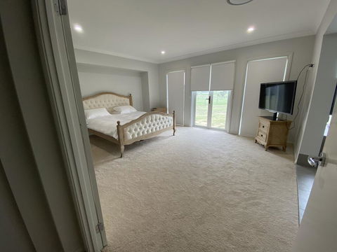 Rosehill Vines - Redcliffe Tourism 1