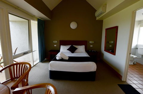 Rothbury Escape - Redcliffe Tourism 2